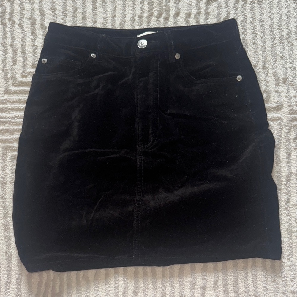 H&M Black Velvet Mini Skirt
